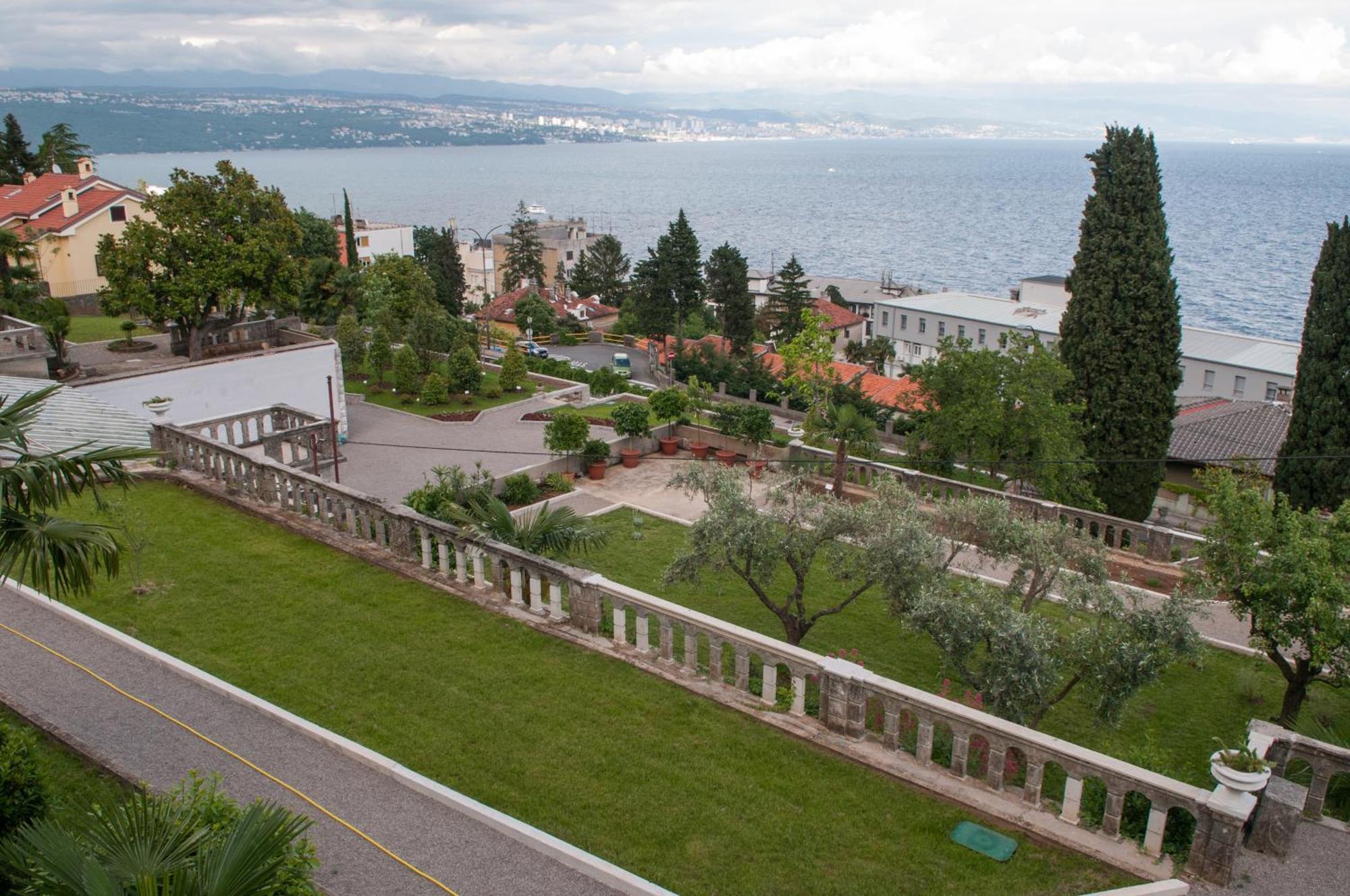 Azureo With Ocean View Opatija