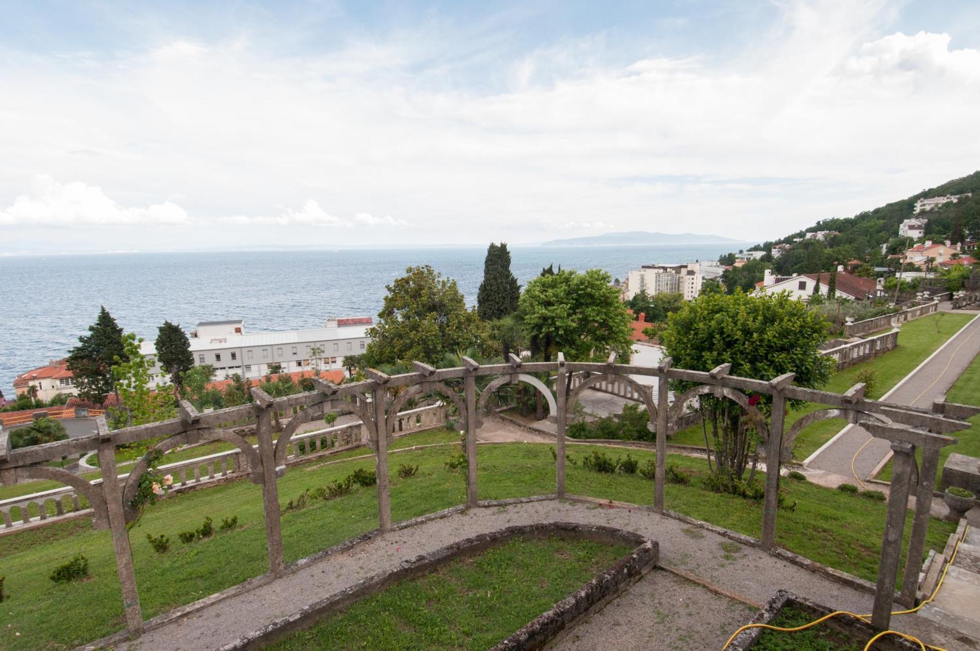 Apartment Azureo With Ocean View Opatija