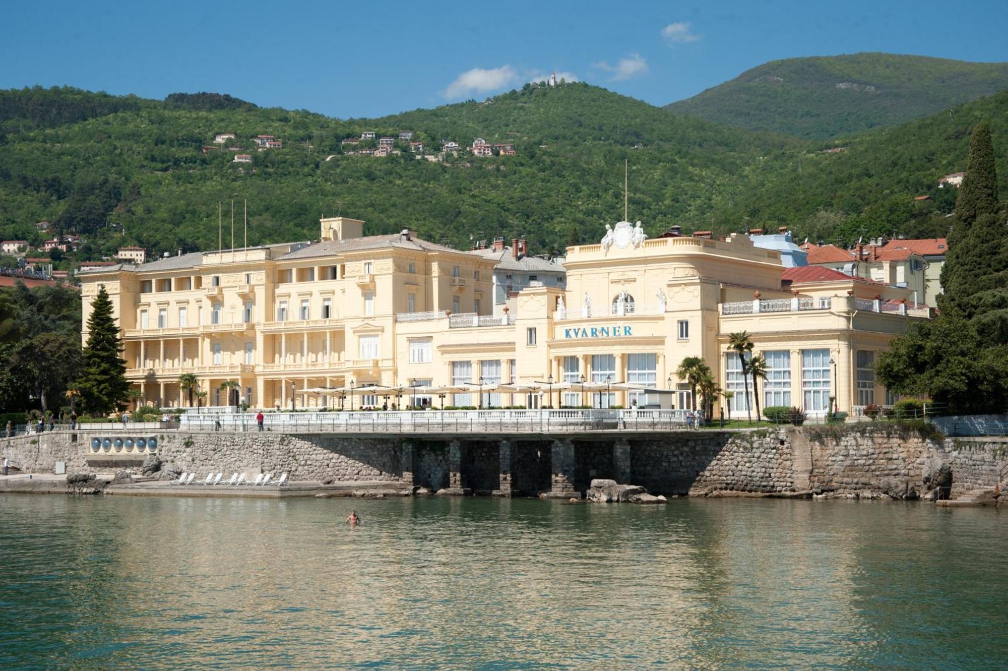 Azureo With Ocean View Apartment *